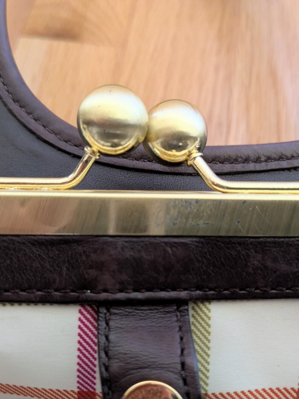 Coach Leather Kisslock Purse. - Picture 9 of 12
